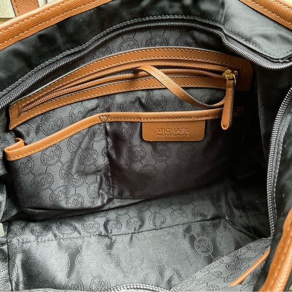 Michael Kors Shoulder Bag - Picture 4 of 7